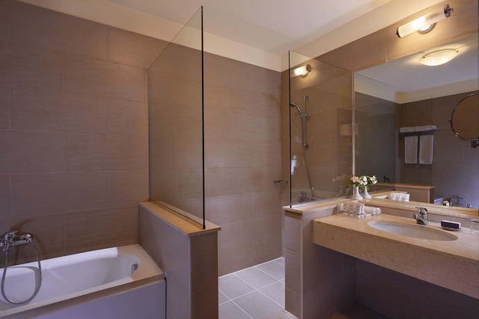 Imagen de la habitación del Hotel Jaz Crystal, Almaza Bay. Foto 15