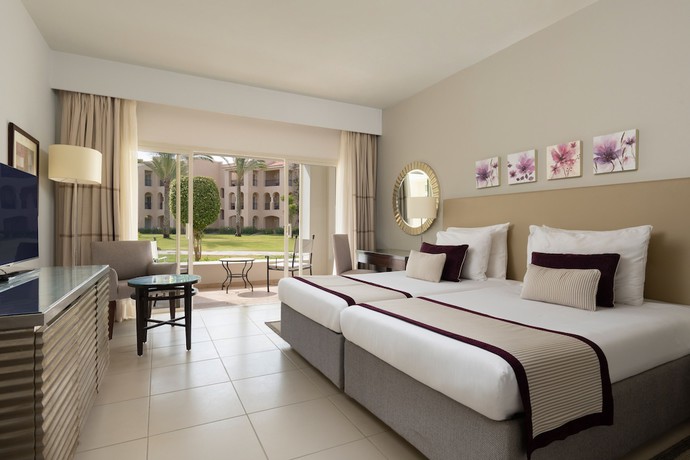 Imagen de la habitación del Hotel Jaz Crystal, Almaza Bay. Foto 17