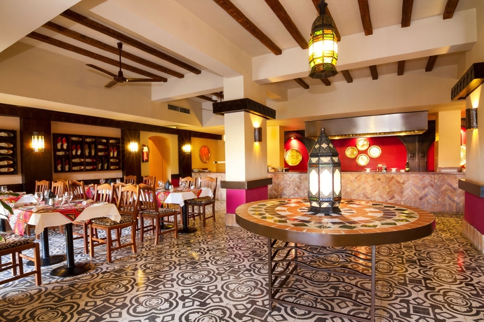 Imagen del bar/restaurante del Hotel Jaz Dar El Madina. Foto 5