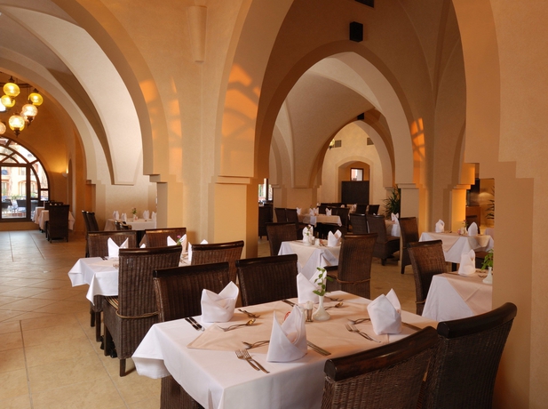 Imagen del bar/restaurante del Hotel Jaz Dar El Madina. Foto 7