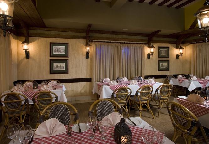 Imagen del bar/restaurante del Hotel Jaz Dar El Madina. Foto 8