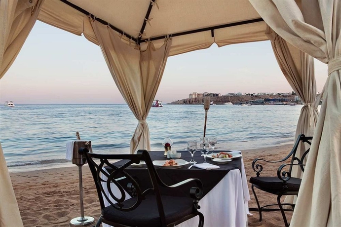 Imagen del bar/restaurante del Hotel Jaz Fayrouz. Foto 2