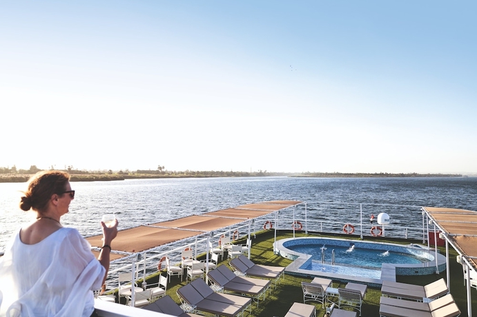 Imagen de la piscina del Hotel Jaz Imperial Nile Imperial Cruise - Every Thursday From Luxor- Aswan- Luxor For 07 Nights. Foto 14