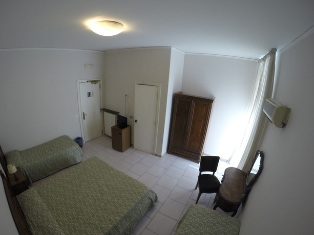 Imagen de la habitación del Hotel Jazz, Nápoles. Foto 9