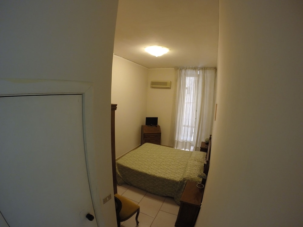 Imagen de la habitación del Hotel Jazz, Nápoles. Foto 11