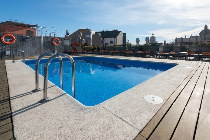 Imagen de la piscina del Hotel Jazz, Plaza Catalunya. Foto 18