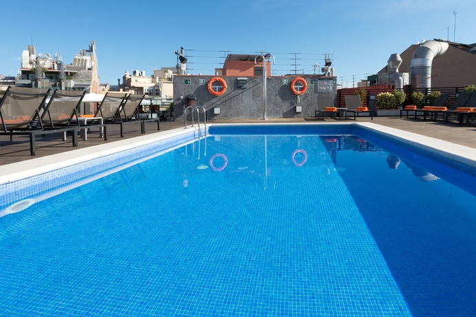 Imagen de la piscina del Hotel Jazz, Plaza Catalunya. Foto 19