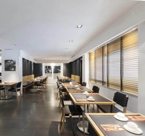 Imagen del bar/restaurante del Hotel Jazz, Plaza Catalunya. Foto 2