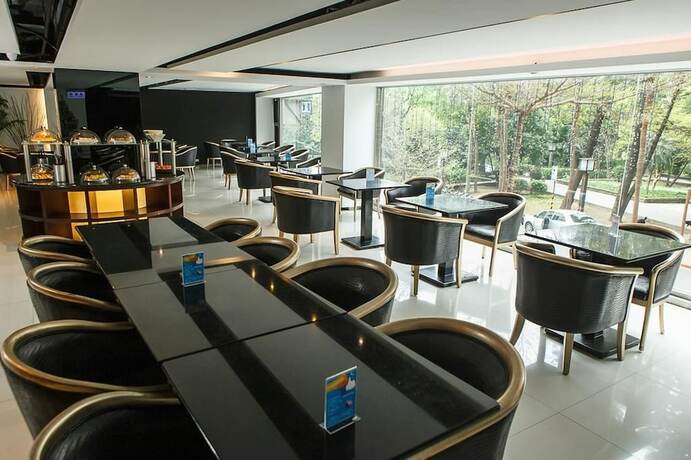 Imagen del bar/restaurante del Hotel Jbg Hotspring Resort. Foto 14