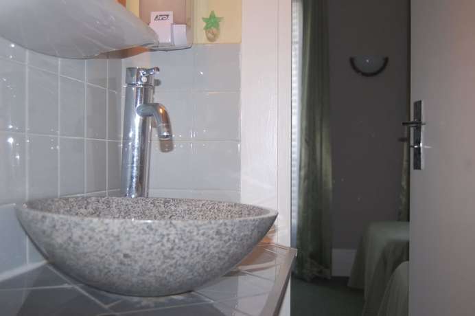 Imagen de la habitación del Hotel Jean Bart. Foto 18