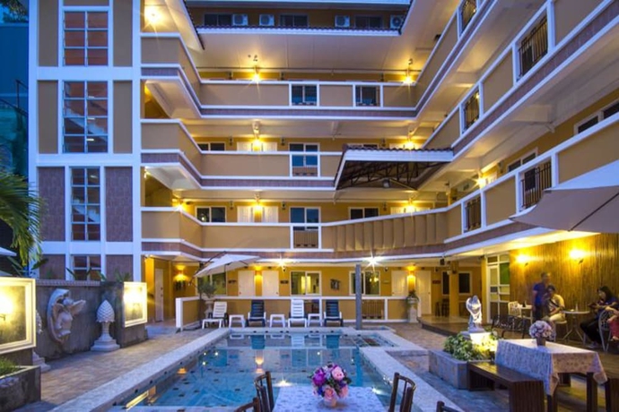Imagen de la piscina del Hotel Jean Boutique Pattaya. Foto 12