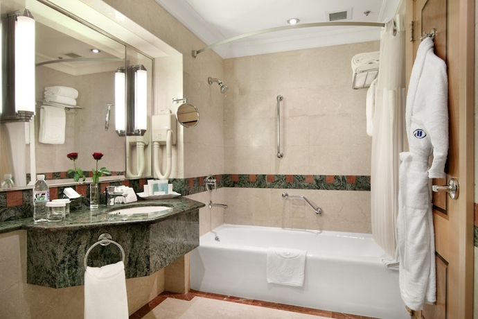 Imagen de la habitación del Hotel Jeddah Hilton. Foto 9