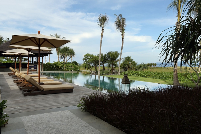 Imagen de la piscina del Hotel Jeeva Saba Bali. Foto 14