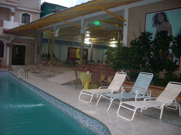 Imagen de la piscina del Hotel Jeffel. Foto 15