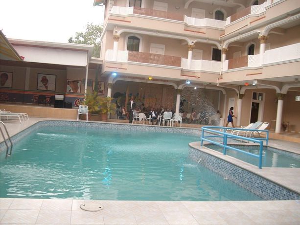 Imagen de la piscina del Hotel Jeffel. Foto 16
