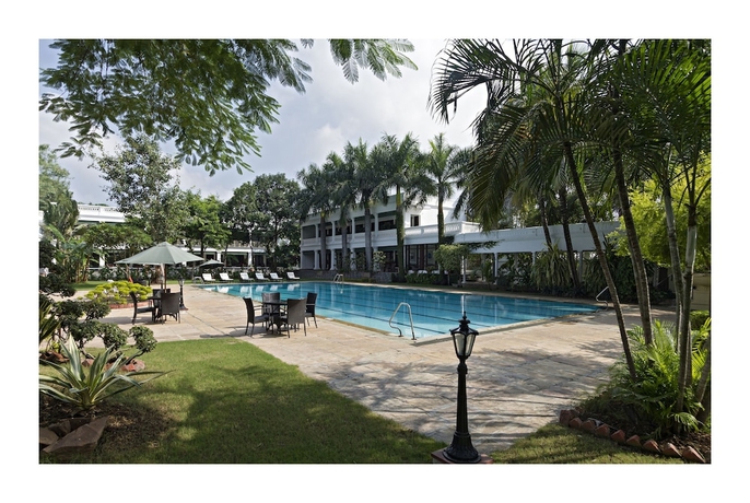Imagen de la piscina del Hotel Jehan Numa Palace. Foto 16