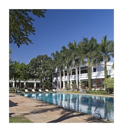 Imagen de la piscina del Hotel Jehan Numa Palace. Foto 17