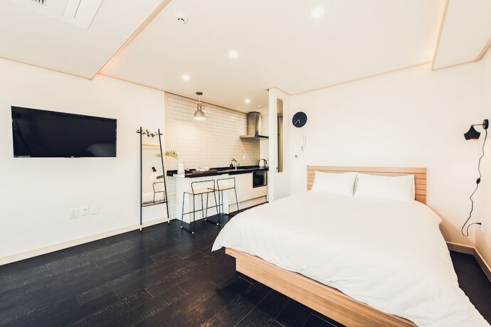 Imagen de la habitación del Hotel Jeju Abientot. Foto 11