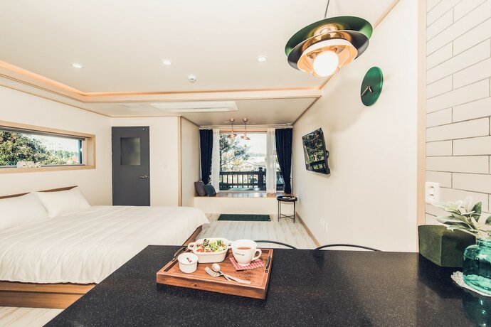 Imagen de la habitación del Hotel Jeju Abientot. Foto 17
