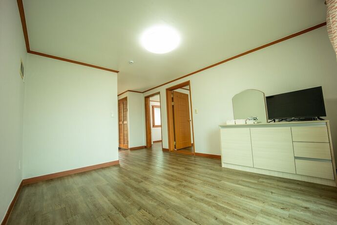 Imagen de la habitación del Hotel Jeju Badagurigi. Foto 15