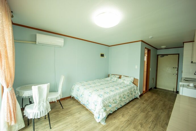 Imagen de la habitación del Hotel Jeju Badagurigi. Foto 18