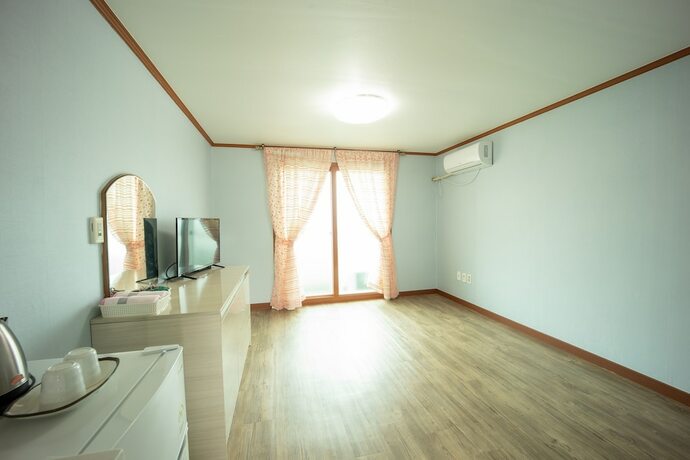Imagen de la habitación del Hotel Jeju Badagurigi. Foto 19