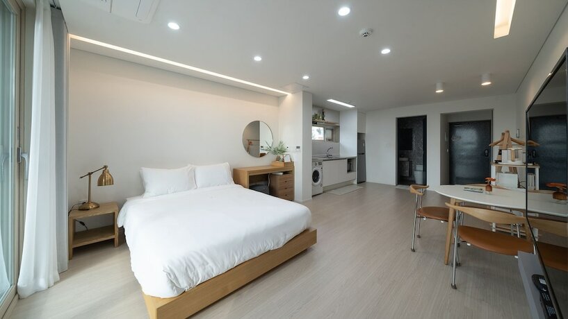 Imagen de la habitación del Hotel Jeju Badayeon Villa. Foto 17