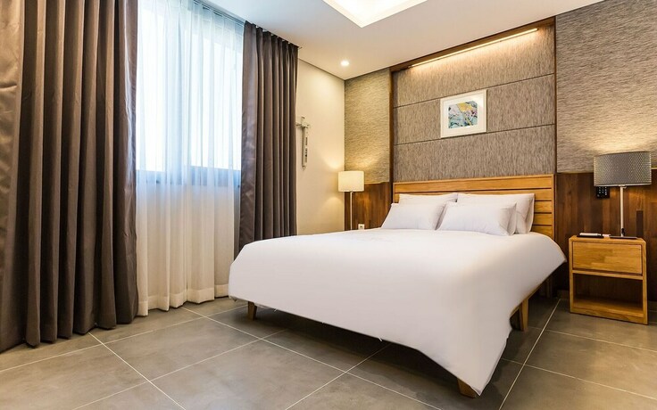 Imagen de la habitación del Hotel Jeju City Hall. Foto 22