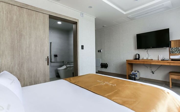 Imagen de la habitación del Hotel Jeju City Hall. Foto 36