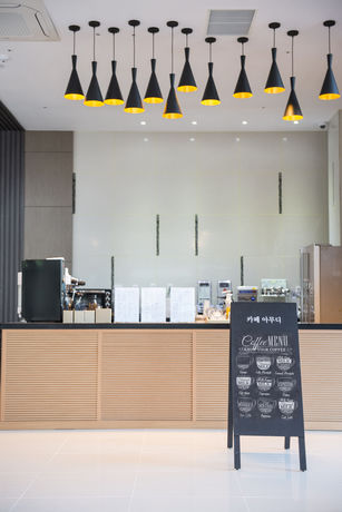 Imagen del bar/restaurante del Hotel Jeju Cordelia S. Foto 13