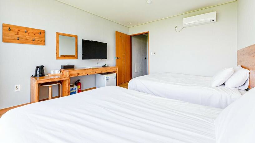 Imagen de la habitación del Hotel Jeju Dodubong. Foto 12