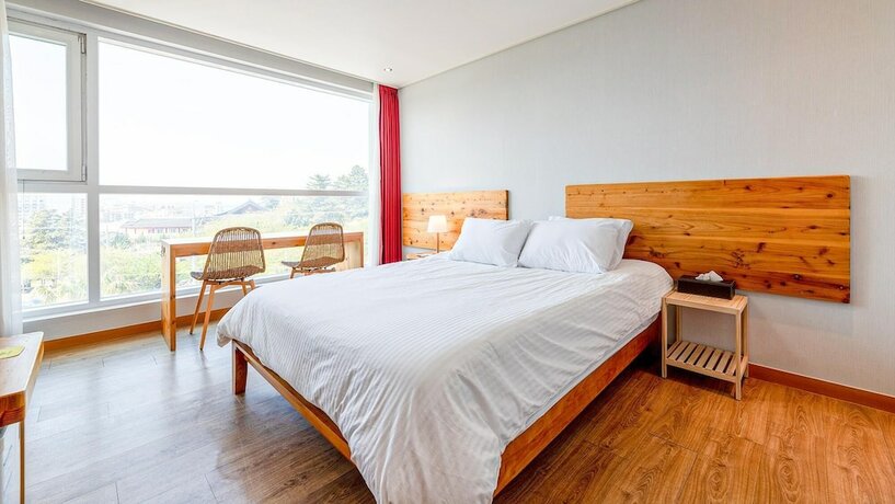 Imagen de la habitación del Hotel Jeju Dodubong. Foto 17