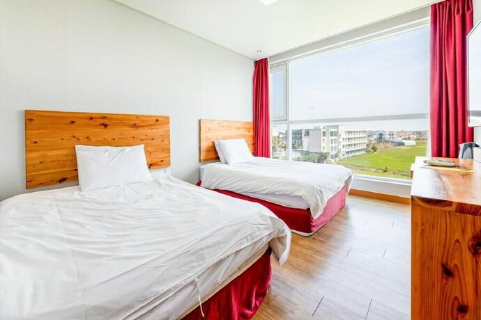 Imagen de la habitación del Hotel Jeju Dodubong. Foto 18