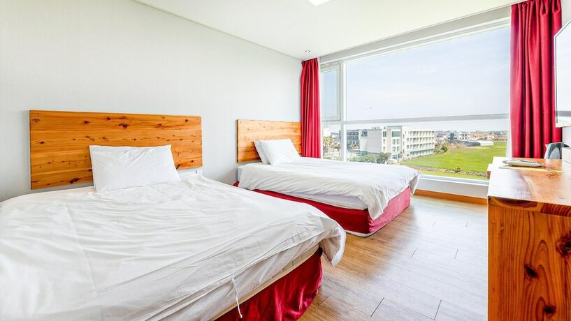 Imagen de la habitación del Hotel Jeju Dodubong. Foto 19