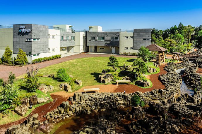 Imagen de los exteriores del Hotel Jeju Garden Pension. Foto 15