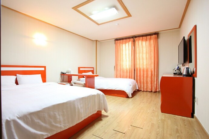 Imagen de la habitación del Hotel Jeju Happy. Foto 18