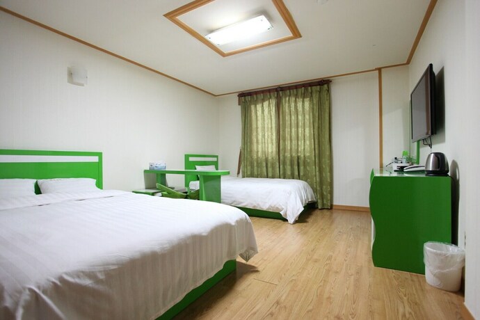 Imagen de la habitación del Hotel Jeju Happy. Foto 31