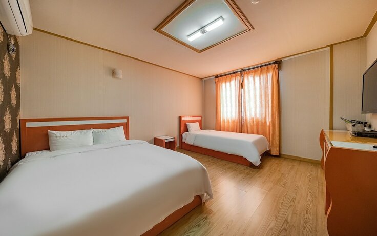 Imagen de la habitación del Hotel Jeju Happy. Foto 35