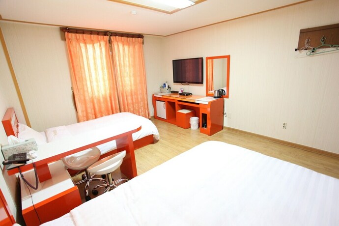 Imagen de la habitación del Hotel Jeju Happy. Foto 36