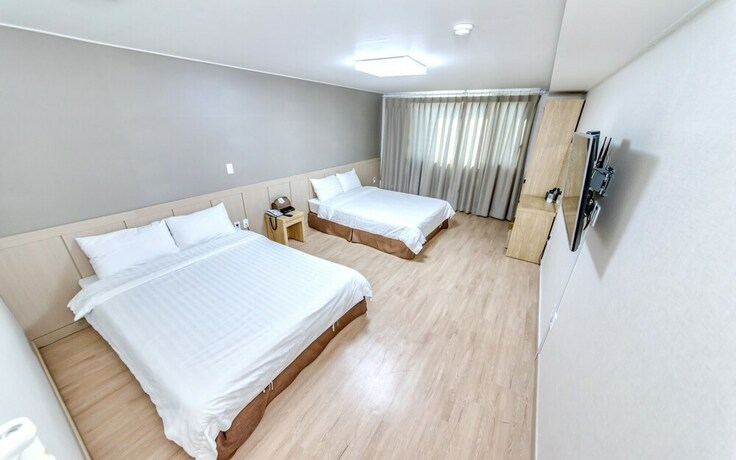 Imagen de la habitación del Hotel Jeju Jungmun J Hill. Foto 10