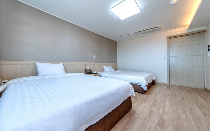 Imagen de la habitación del Hotel Jeju Jungmun J Hill. Foto 11