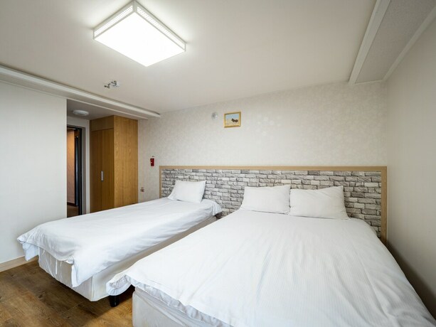 Imagen de la habitación del Hotel Jeju Moseulpo. Foto 19