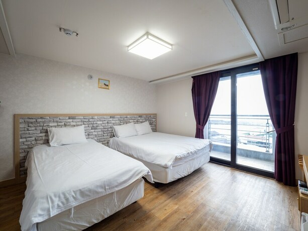 Imagen de la habitación del Hotel Jeju Moseulpo. Foto 29