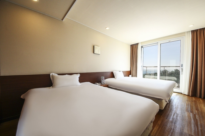 Imagen de la habitación del Hotel Jeju Ocean Blue. Foto 9