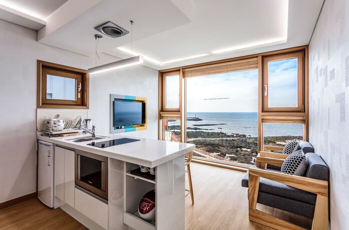 Imagen de la habitación del Hotel Jeju Ollero. Foto 18