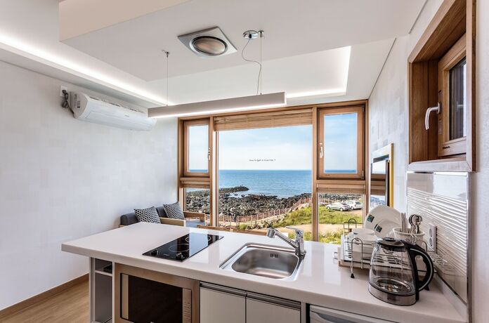 Imagen de la habitación del Hotel Jeju Ollero. Foto 19