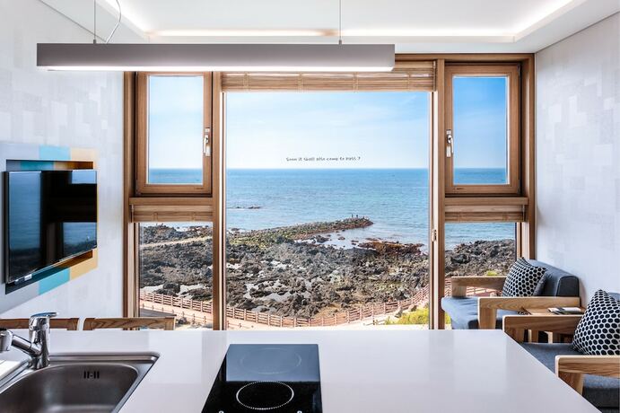 Imagen de la habitación del Hotel Jeju Ollero. Foto 20