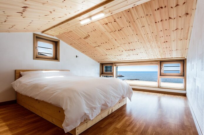 Imagen de la habitación del Hotel Jeju Ollero. Foto 22