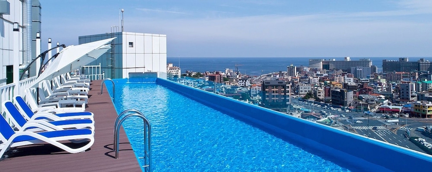 Imagen de la piscina del Hotel Jeju Pacific. Foto 19