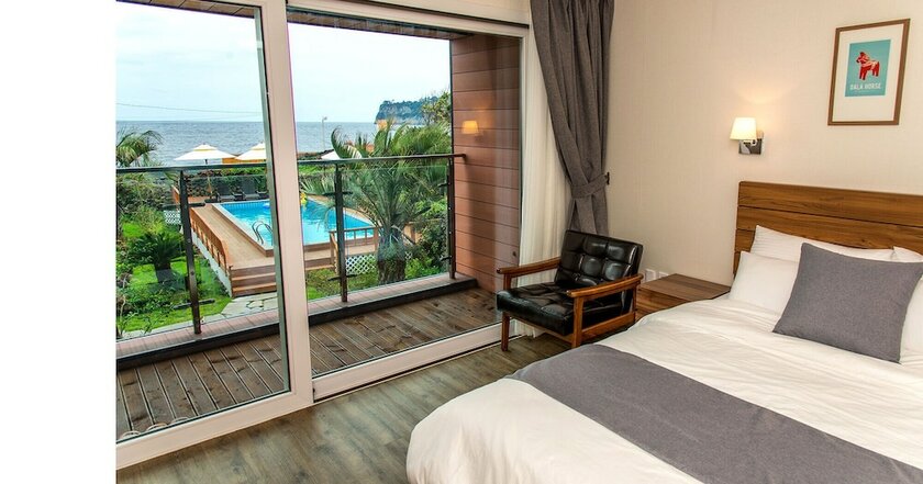 Imagen de la habitación del Hotel Jeju Playa. Foto 7